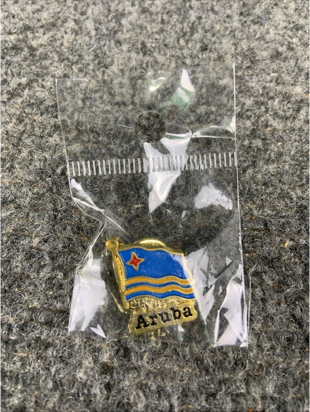 Aruba Waving Flag Metal Lapel Pin Patriotic Aruban Flag NEW